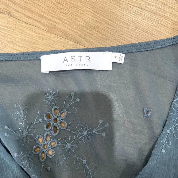 ASTR The Label Sage Green Cinched Waist Long Sleeve Top size Medium - Picture 4 of 4